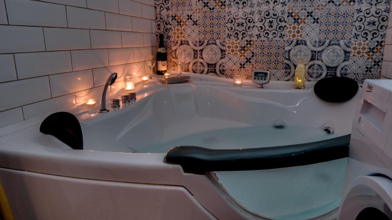 Spa Apartment Yin - Hot Tub, Sauna, Spa Novi Sad Exteriör bild